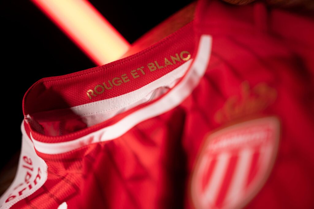 Le slogan Daghe Munegu est inscrit au dos du maillot (Photo © AS Monaco)