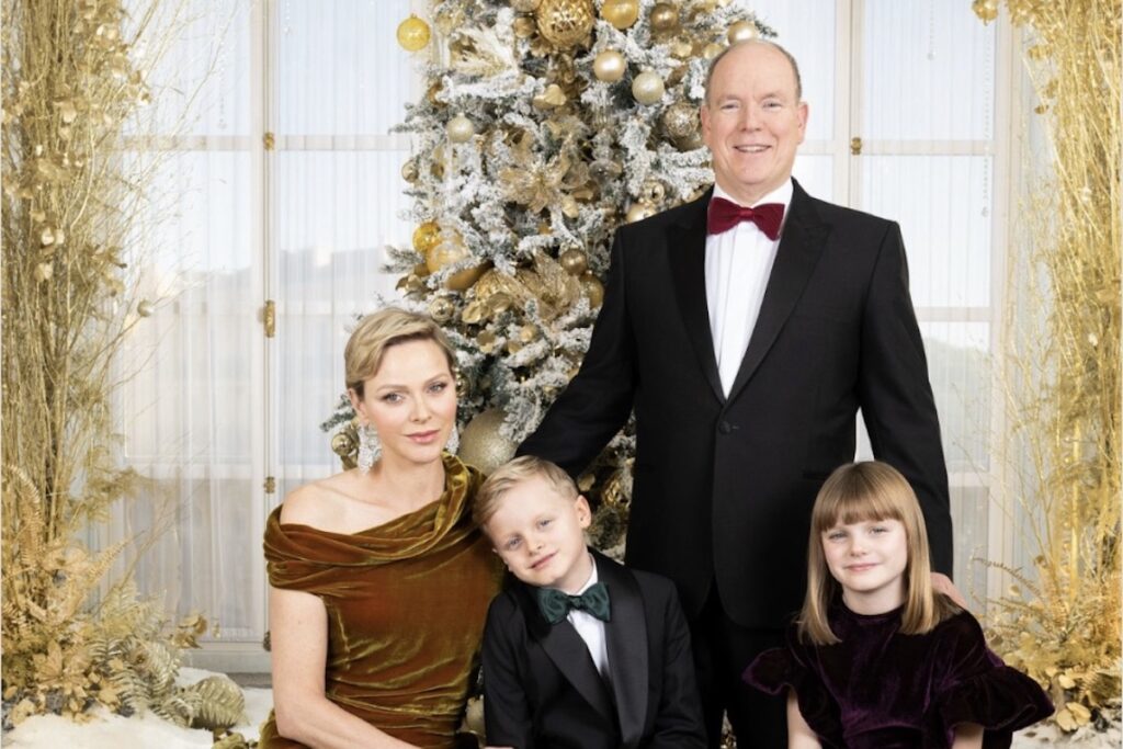 Découvrez La Magnifique Photo De Noël De La Famille Princière