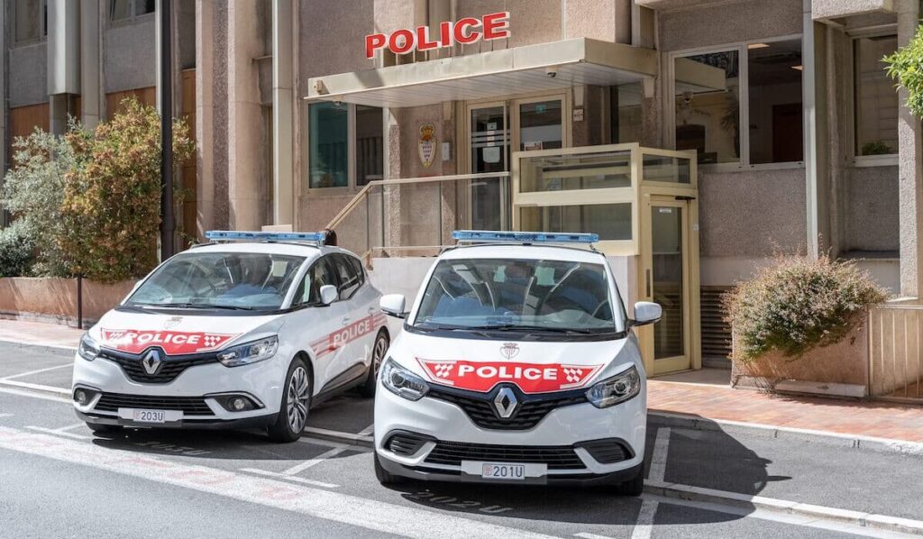 voiture-police-monaco-2-e1684490884942