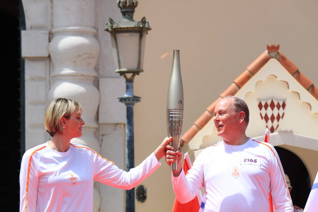 olympic-torch-monaco-prince-albert-ii-princesse-charlene5