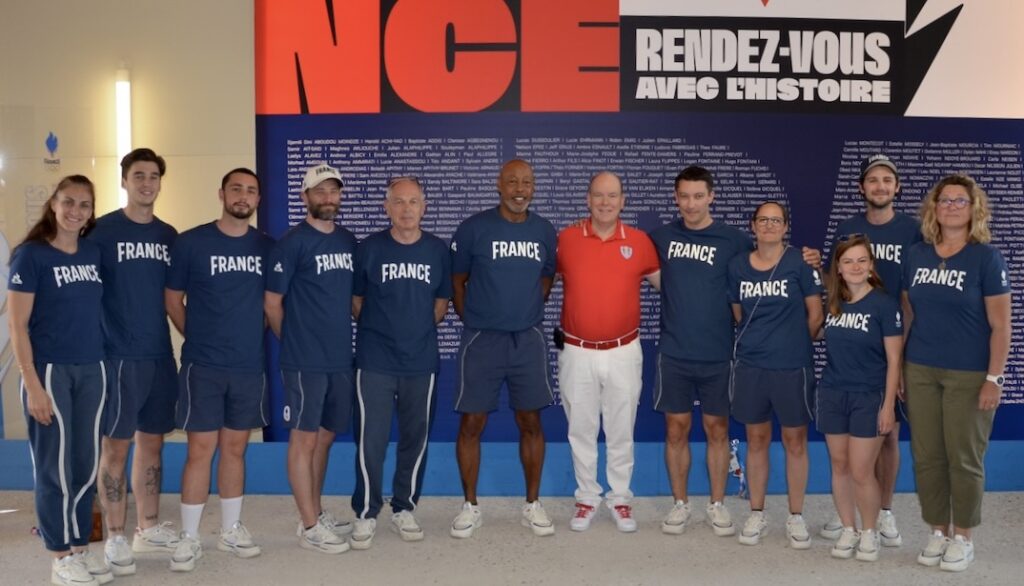 Prince Albert II visite équipe de France au Village olympique 