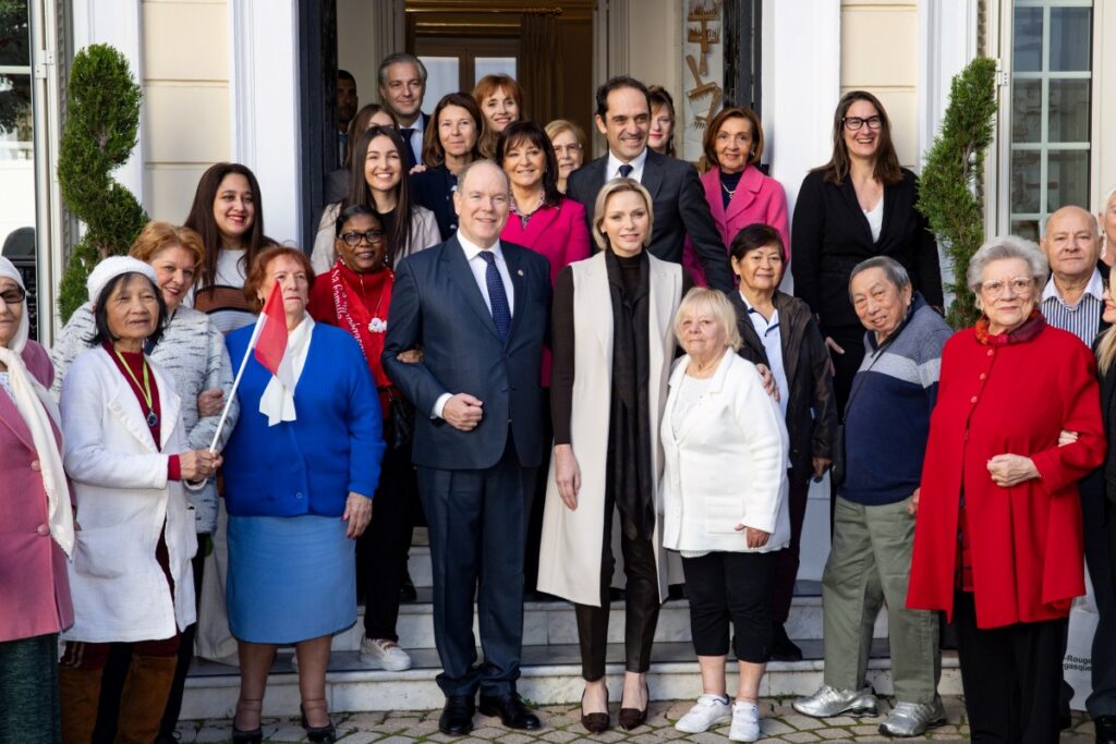 prince-albert-princesse-charlene-croix-rouge-monaco