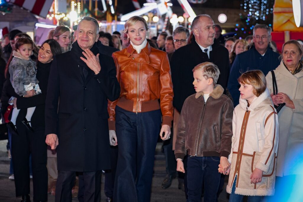 La Princesse Charlène et les jumeaux Jacques et Gabriella inaugurent le Village de Noël de Monaco 5