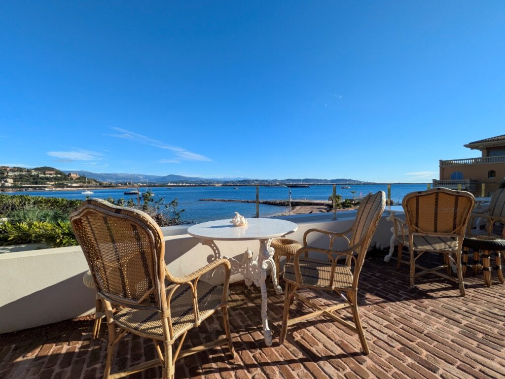 terrasse-piscine-restaurant-chateau-theoule