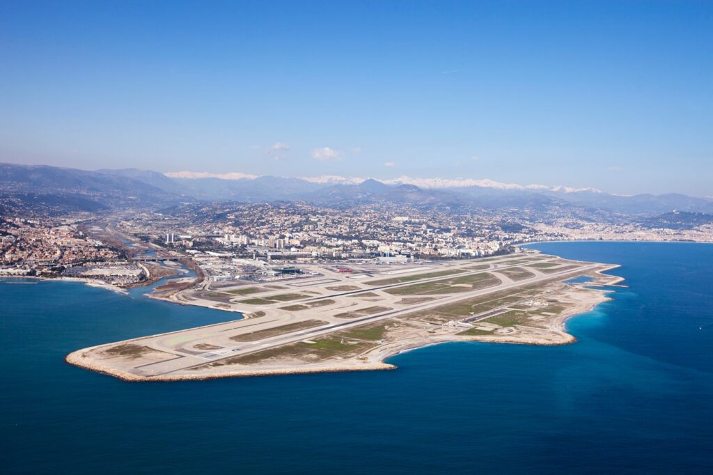 vue-aerienne-aeroport-nice-min