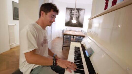 Charles-Leclerc-piano